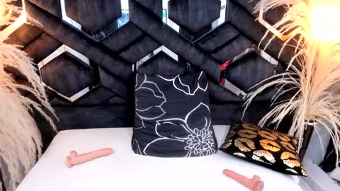 ashley_7777 online show from 03-01-25, 06:00