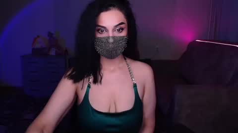Snapshot of ashley__cooper__ chatting on 12-25-24, 04:01 Yasmina online show from 12-25-24, 04:01