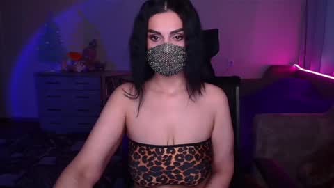 Snapshot of ashley__cooper__ chatting on 01-15-25, 03:22 Yasmina online show from 01-15-25, 03:22