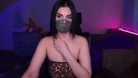 Snapshot of ashley__cooper__ chatting on 01-19-25, 02:47 Yasmina online show from 01-19-25, 02:47