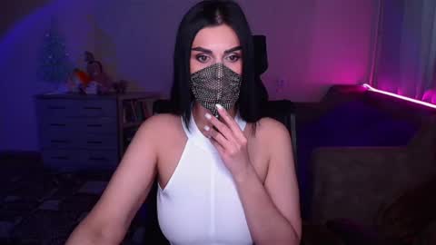 Snapshot of ashley__cooper__ chatting on 01-19-25, 05:48 Yasmina online show from 01-19-25, 05:48