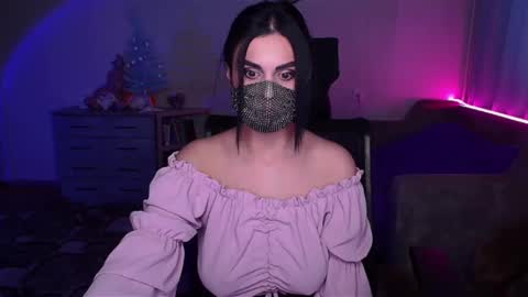 Snapshot of ashley__cooper__ chatting on 01-24-25, 06:35 Yasmina online show from 01-24-25, 06:35