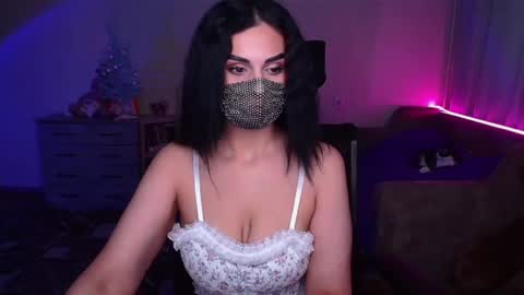 Snapshot of ashley__cooper__ chatting on 01-25-25, 03:40 Yasmina online show from 01-25-25, 03:40