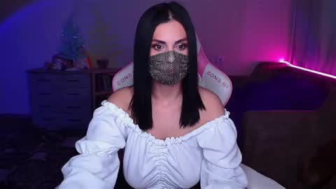 Snapshot of ashley__cooper__ chatting on 02-01-25, 03:52 Yasmina online show from 02-01-25, 03:52