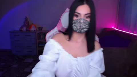 Snapshot of ashley__cooper__ chatting on 02-07-25, 03:23 Yasmina online show from 02-07-25, 03:23