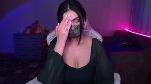 Snapshot of ashley__cooper__ chatting on 02-10-25, 06:53 Yasmina online show from 02-10-25, 06:53