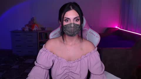 Snapshot of ashley__cooper__ chatting on 02-12-25, 08:38 Yasmina online show from 02-12-25, 08:38