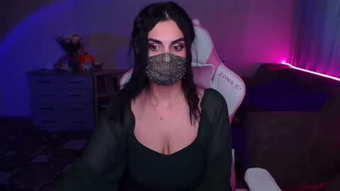Snapshot of ashley__cooper__ chatting on 02-18-25, 07:32 Yasmina online show from 02-18-25, 07:32