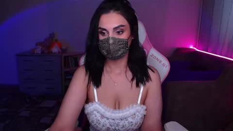 Snapshot of ashley__cooper__ chatting on 02-23-25, 05:56 Yasmina online show from 02-23-25, 05:56