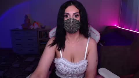 Snapshot of ashley__cooper__ chatting on 02-26-25, 05:42 Yasmina online show from 02-26-25, 05:42