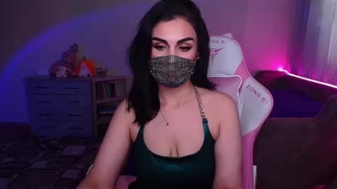 Snapshot of ashley__cooper__ chatting on 03-08-25, 03:06 Yasmina online show from 03-08-25, 03:06