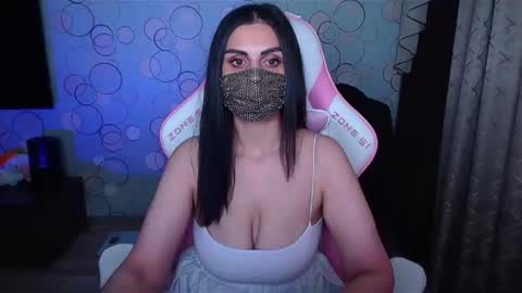 Snapshot of ashley__cooper__ chatting on 09-23-25, 04:15 Yasmina online show from 09-23-25, 04:15