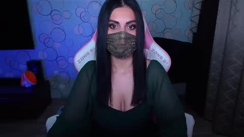 Snapshot of ashley__cooper__ chatting on 10-04-25, 05:05 Yasmina online show from 10-04-25, 05:05