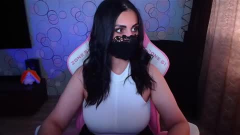 Snapshot of ashley__cooper__ chatting on 10-11-25, 04:55 Yasmina online show from 10-11-25, 04:55