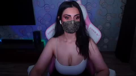 Snapshot of ashley__cooper__ chatting on 06-25-26, 05:45 Yasmina online show from 06-25-26, 05:45