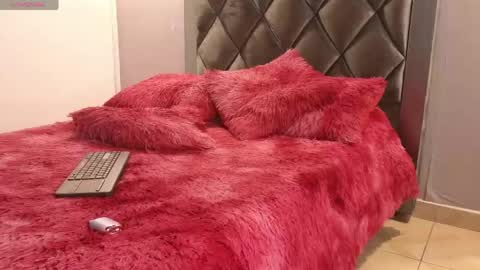 Snapshot of ashley__williamss chatting on 05-19-26, 10:05 Ashley online show from 05-19-26, 10:05