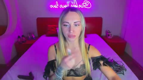 Snapshot of ashley_crashly chatting on 12-18-24, 12:18 Alina online show from 12-18-24, 12:18