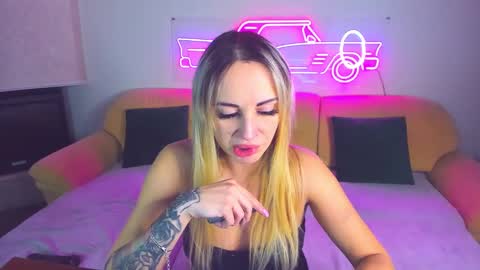 Snapshot of ashley_crashly chatting on 01-05-25, 02:19 Alina online show from 01-05-25, 02:19