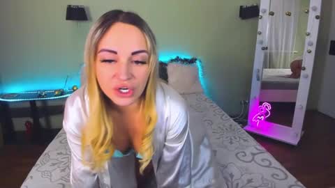 Snapshot of ashley_crashly chatting on 01-10-25, 07:14 Alina online show from 01-10-25, 07:14