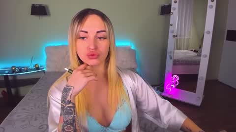 Snapshot of ashley_crashly chatting on 01-27-25, 09:34 Alina online show from 01-27-25, 09:34