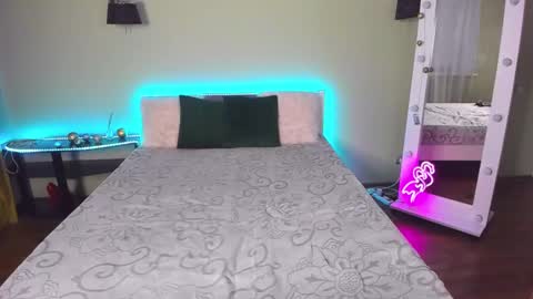 Snapshot of ashley_crashly chatting on 02-06-25, 07:24 Alina online show from 02-06-25, 07:24