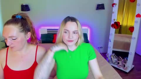 Snapshot of ashley_crashly chatting on 05-21-26, 07:15 Alina online show from 05-21-26, 07:15