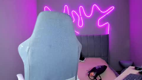 Snapshot of ashley_cush chatting on 10-10-25, 06:45 ASHLEY online show from 10-10-25, 06:45