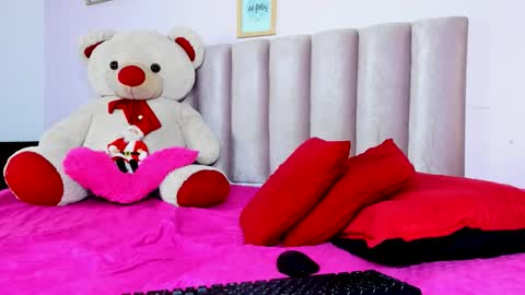 Ashley  online show from 12-19-25, 09:55