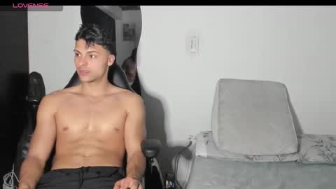 Snapshot of ashleyandtyler chatting on 10-25-25, 01:13 ASHLEY AND TYLER online show from 10-25-25, 01:13