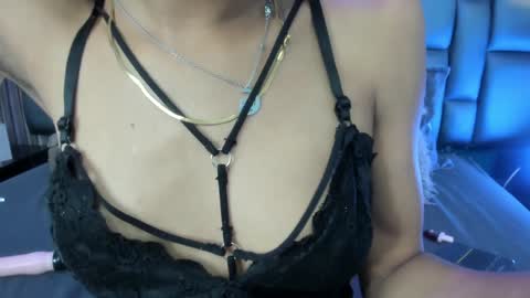 Snapshot of ashleyhiil2 chatting on 02-05-25, 06:35 AshleyHill online show from 02-05-25, 06:35