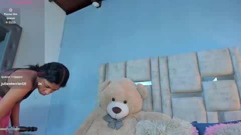 Snapshot of ashleyhiil2 chatting on 09-23-25, 04:15 AshleyHill online show from 09-23-25, 04:15