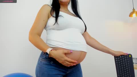 Snapshot of ashleyknightt chatting on 12-02-24, 10:01 Ashley knight online show from 12-02-24, 10:01