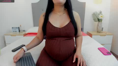 Snapshot of ashleyknightt chatting on 12-11-24, 03:58 Ashley knight online show from 12-11-24, 03:58