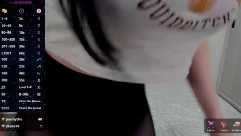 Snapshot of ashleyknightt chatting on 10-04-25, 01:36 Ashley knight online show from 10-04-25, 01:36