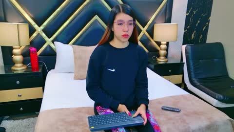 AshleyRoberh online show from 04-20-26, 07:37