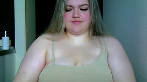 Snapshot of ashleyrosee_ chatting on 07-17-26, 01:45 Anite online show from 07-17-26, 01:45