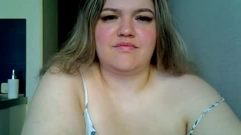 Snapshot of ashleyrosee_ chatting on 07-18-26, 01:54 Anite online show from 07-18-26, 01:54