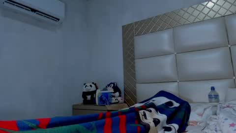 Snapshot of ashleytravis_ chatting on 07-15-26, 02:39 online show from 07-15-26, 02:39