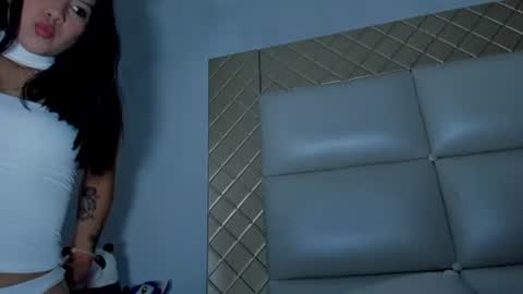 Snapshot of ashleytravis_ chatting on 07-21-26, 10:34 online show from 07-21-26, 10:34