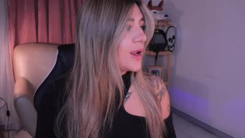 Ashley Lauren online show from 10-23-25, 04:12