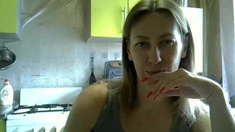 Snapshot of ashleyxhoney chatting on 06-18-26, 07:41 AshleyXHoney online show from 06-18-26, 07:41