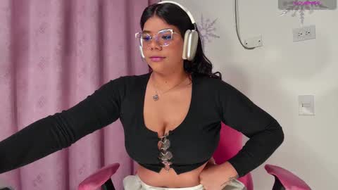 Snapshot of ashleyy18__ chatting on 02-09-25, 09:37 Ashleyy18 online show from 02-09-25, 09:37