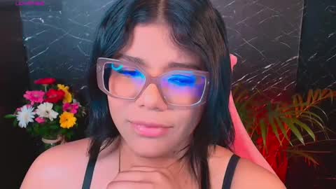 Snapshot of ashleyy18__ chatting on 10-19-25, 12:00 Ashleyy18 online show from 10-19-25, 12:00