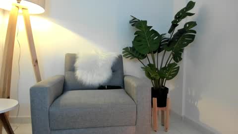 Snapshot of ashllovee_ chatting on 02-08-25, 01:01 ashllovee online show from 02-08-25, 01:01