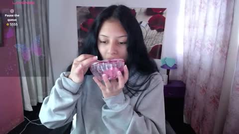 Snapshot of ashly_little2 chatting on 09-12-25, 11:21 Ashly online show from 09-12-25, 11:21
