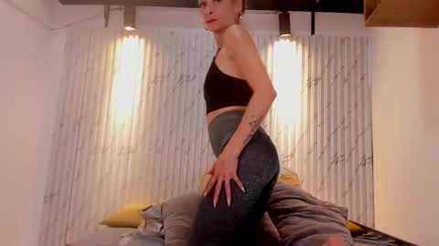 Snapshot of ashlybenison chatting on 01-16-25, 02:09 ashlybenison online show from 01-16-25, 02:09