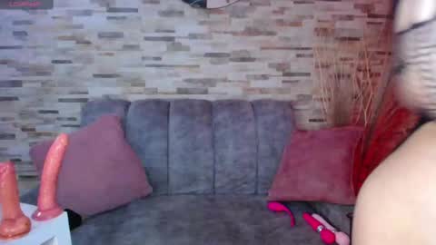 Snapshot of ashlye_hill chatting on 09-23-25, 03:53 Ashlye  online show from 09-23-25, 03:53