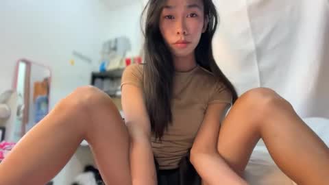 Snapshot of asian_aki chatting on 06-19-26, 12:09 Marj online show from 06-19-26, 12:09