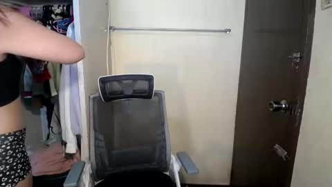 Snapshot of asian_bunnyx69 chatting on 11-12-25, 04:35 Asia online show from 11-12-25, 04:35