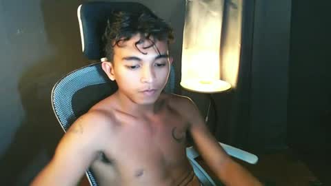 Snapshot of asian_hunk_moreno chatting on 06-23-26, 05:00 Yuri online show from 06-23-26, 05:00